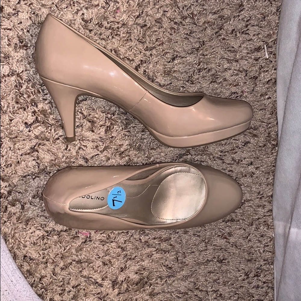 Size 7.5 Nude Bandolino heels